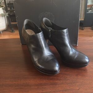 Vince Camuto “Elvin”  Black Leather Stiletto Boot/ Booties sz 8.5